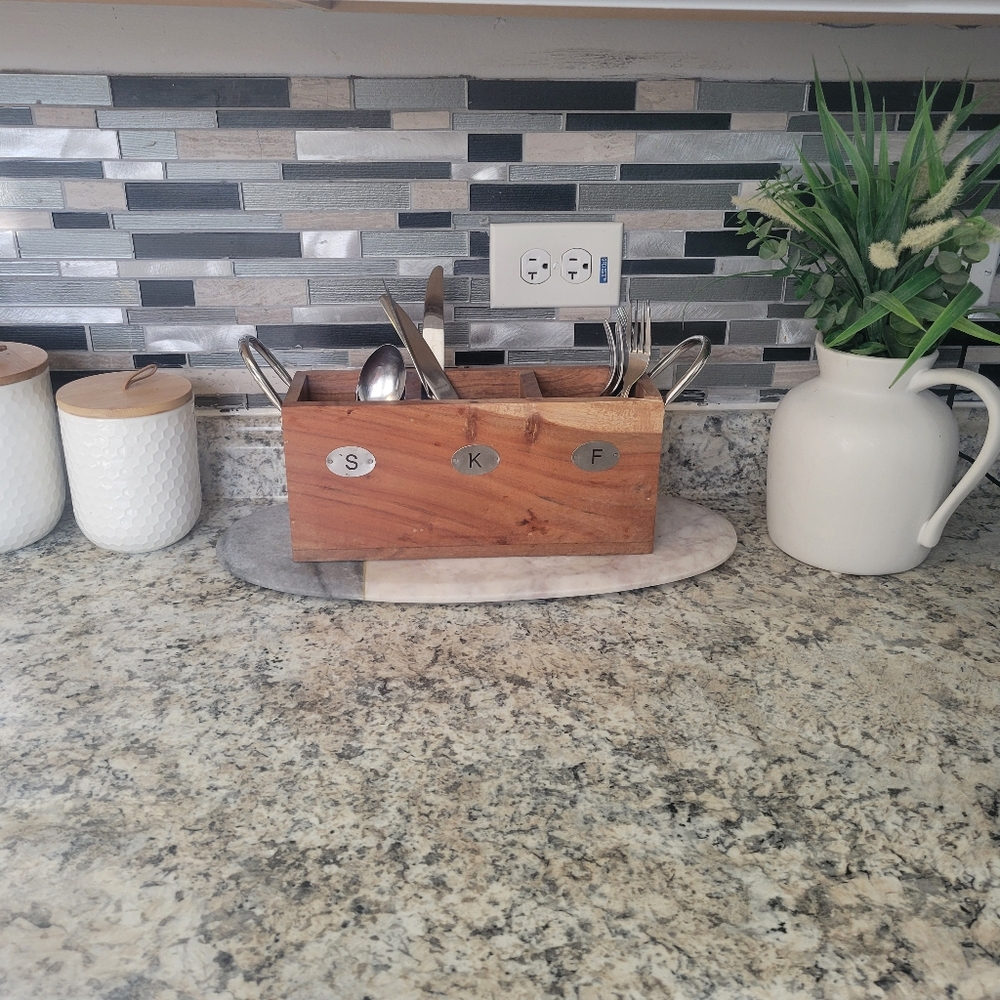 Wooden utensils organizer